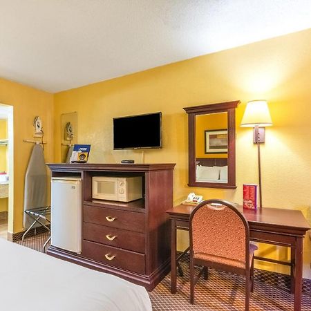 Americas Best Value Inn Of Elk City Exterior photo