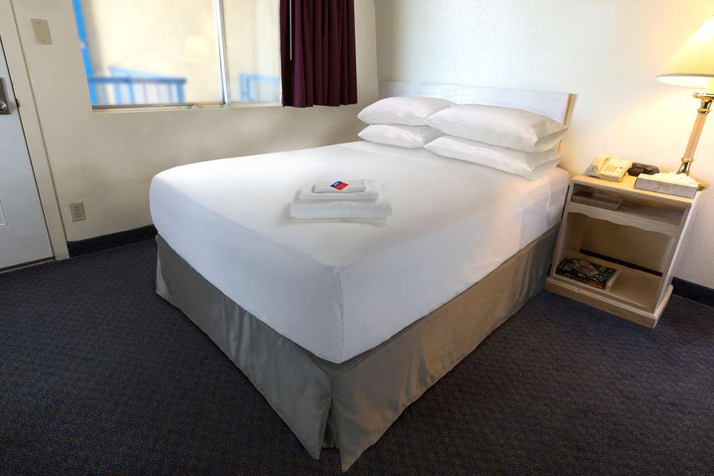 Americas Best Value Inn Of Elk City Room photo